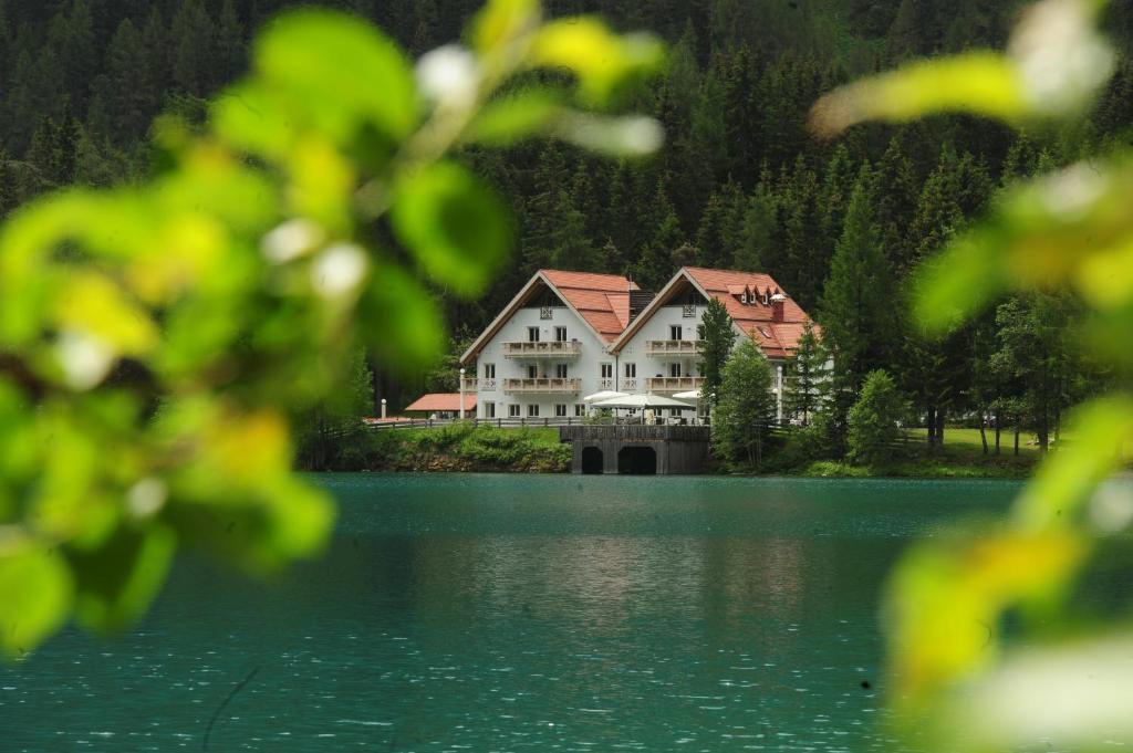 Hotel Seehaus - Only Adults - Mountain Lake Resort Antholz Mittertal Exterior foto